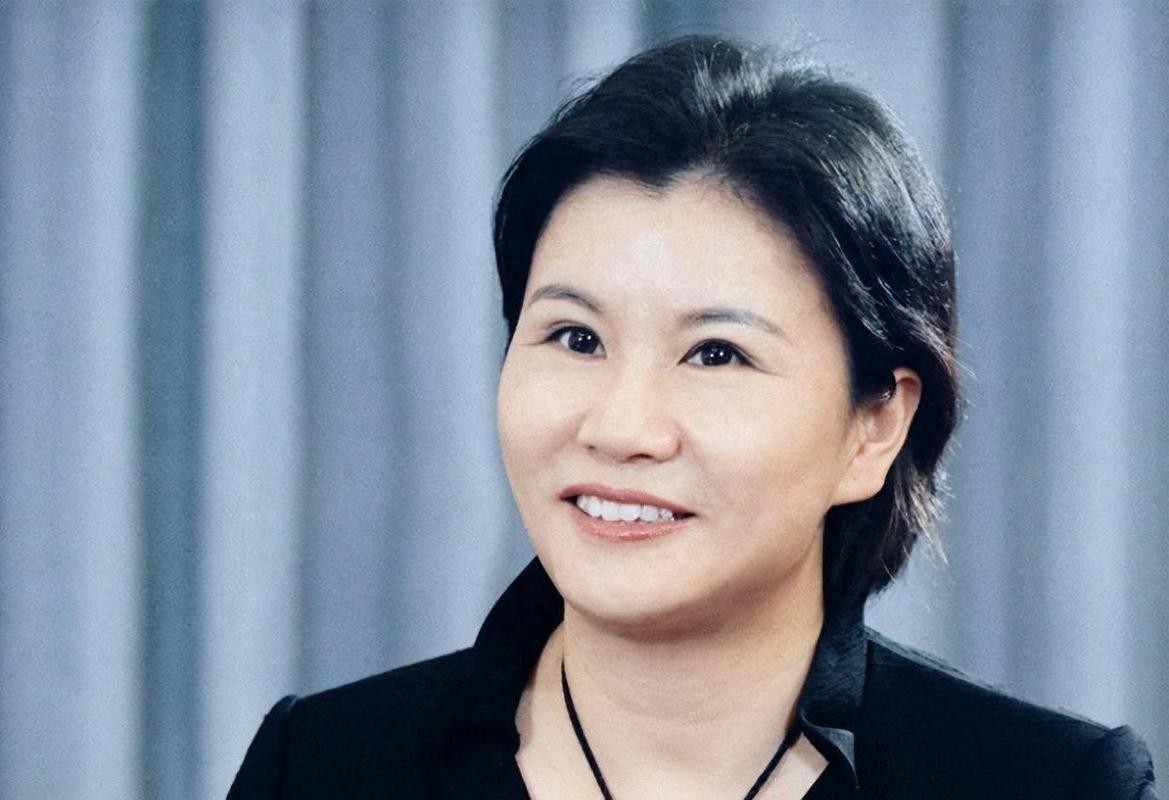 最近一张国宴照片刷屏全网，苹果 CEO 库克、特斯拉创始人马斯克分坐两侧，中间 