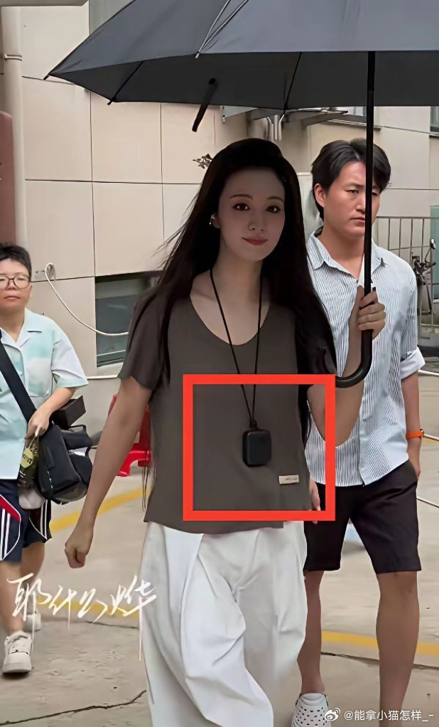 天呐，浮生剧组抽烟这么严重吗？逼得王楚然都带了随身二手烟浄化器 