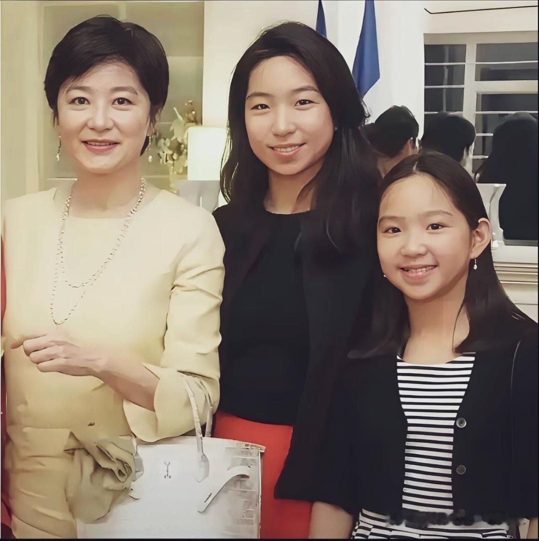 林青霞的两个女儿应该都像父亲吧！