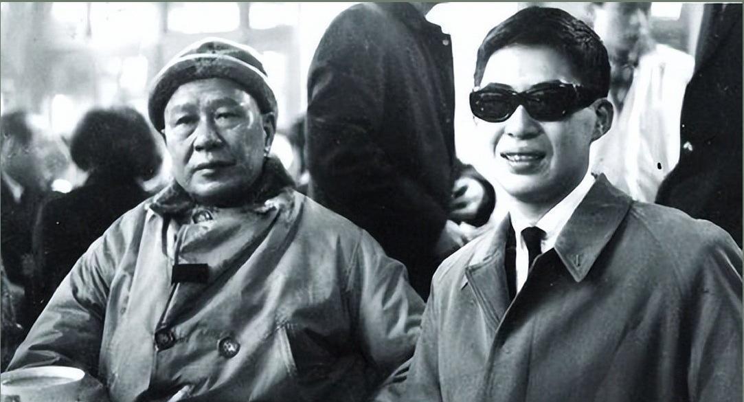 桂系双雄分道扬镳：小诸葛一步错棋葬送后半生
 
临登机前，李宗仁紧紧攥住白崇禧的