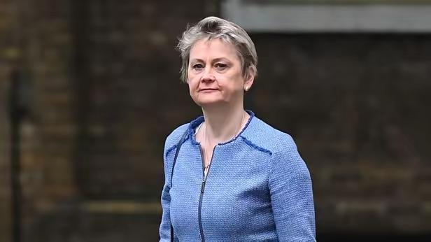 英国外交大臣库珀说，黎智英是行使言论自由权，应被释放。万一有朝一日，这位大臣在伦