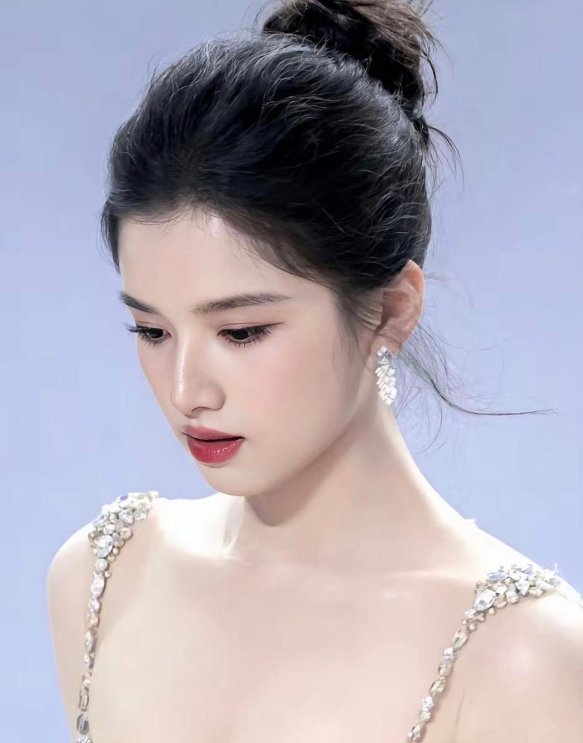 明星是不是从小到大都长得一样啊 
