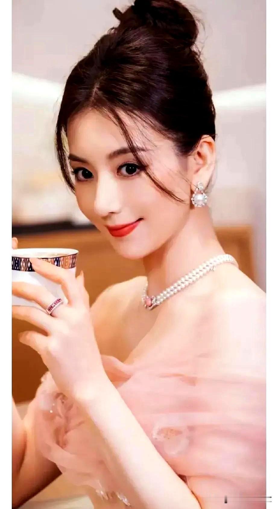 不查不知道，一查咋才发现！

郭富城和方媛是“飞机上偶遇，一见钟情，成就夫妻”其