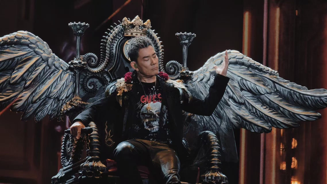 汪苏泷祝任贤齐生日快乐汪苏泷发任贤齐合照 汪苏泷你太会了！演唱会中途停下来带全场