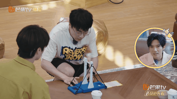 #王铮亮 人体节拍器一次成功#王铮亮，你的节奏感真的太强了，在《快乐老友记》里，