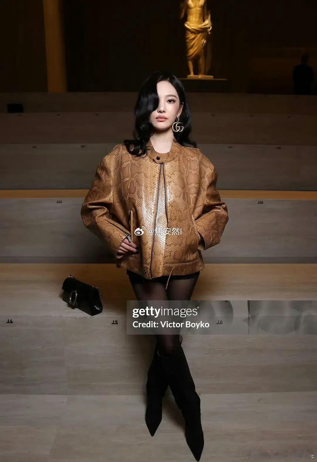 其实她生图脸的状态还不错，就是比例有点虐，看起来没有160的感觉 