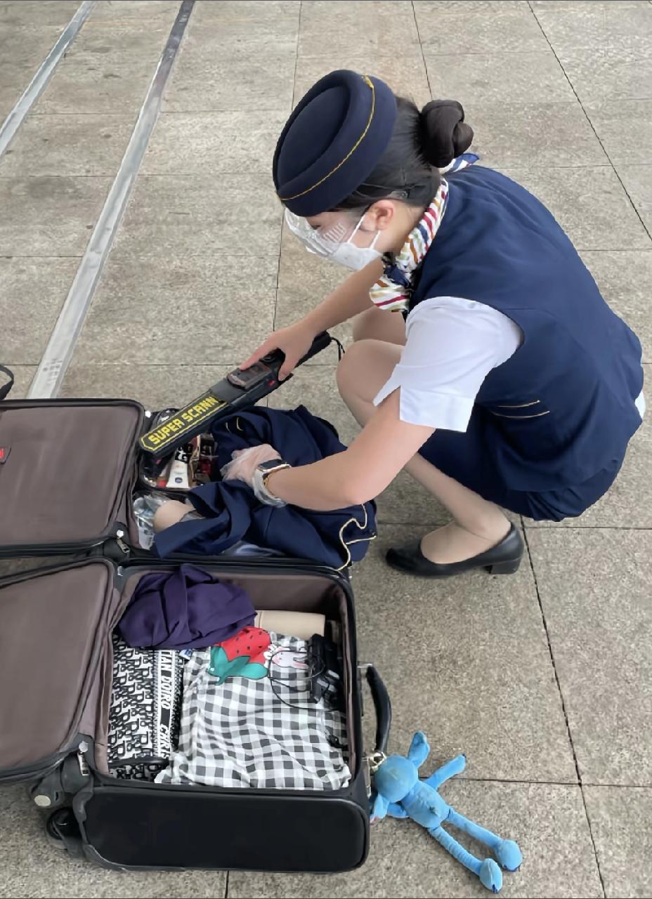 我觉得这是应该要的操作，在这种铁路制度里，就该给我们提供一个安全出行的环境，安检