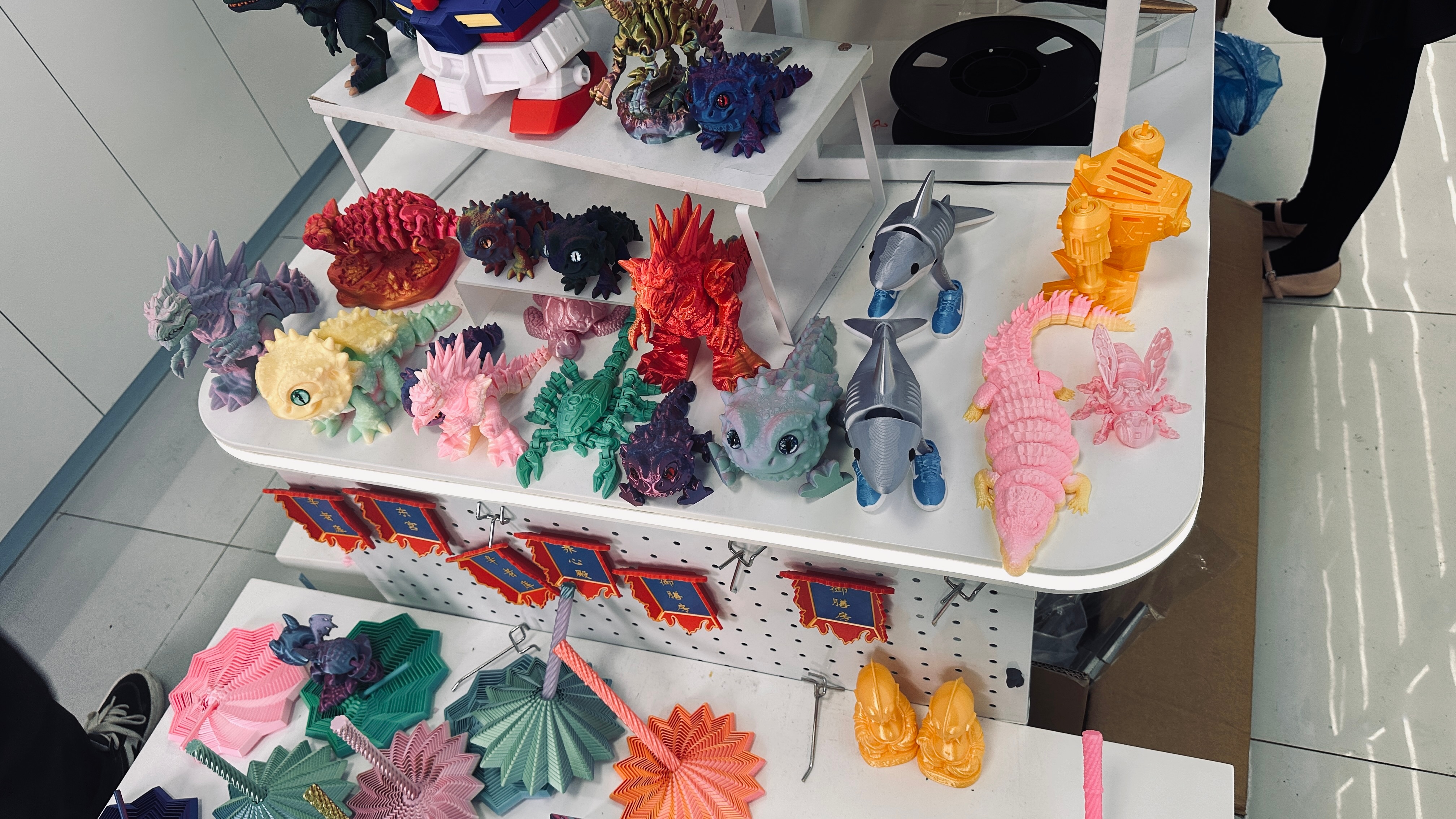 男人至死是少年，到了3D打印店就走不动路了 