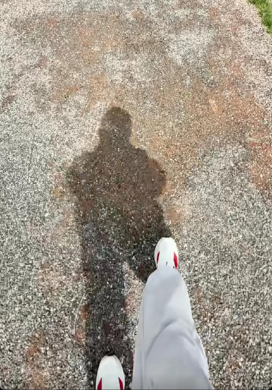 大家来猜猜这是谁？提示一下，他是与辉同行的主播哟，是汉森、董董、传熙还是他们的大