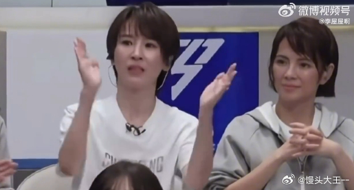 谢楠好像在孩子看文艺汇演谢楠表情 母爱如山 浪姐一公小考，谢楠的投入程度简直满分