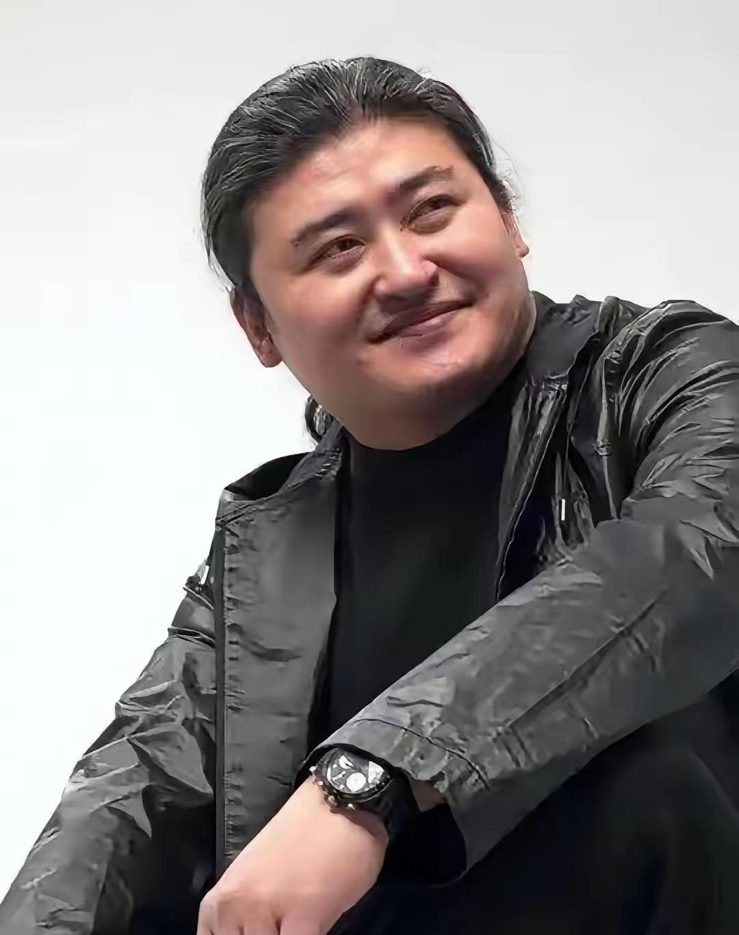 悼念刘欢的人里，
最让我意想不到的人出现了，
不是好友那英，也不是徒弟吉克隽逸，