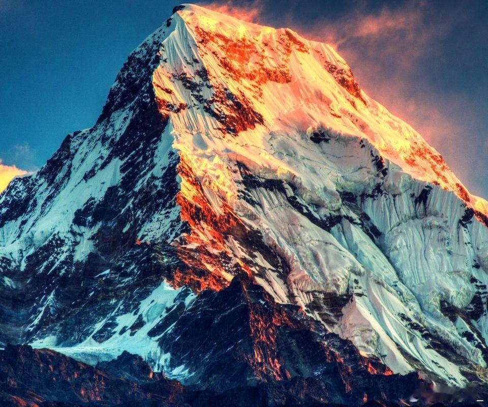 亚洲首位盲人登顶珠峰的故事太燃了看不见顶峰的轮廓，却能摸到梦想的高度！他用登山杖