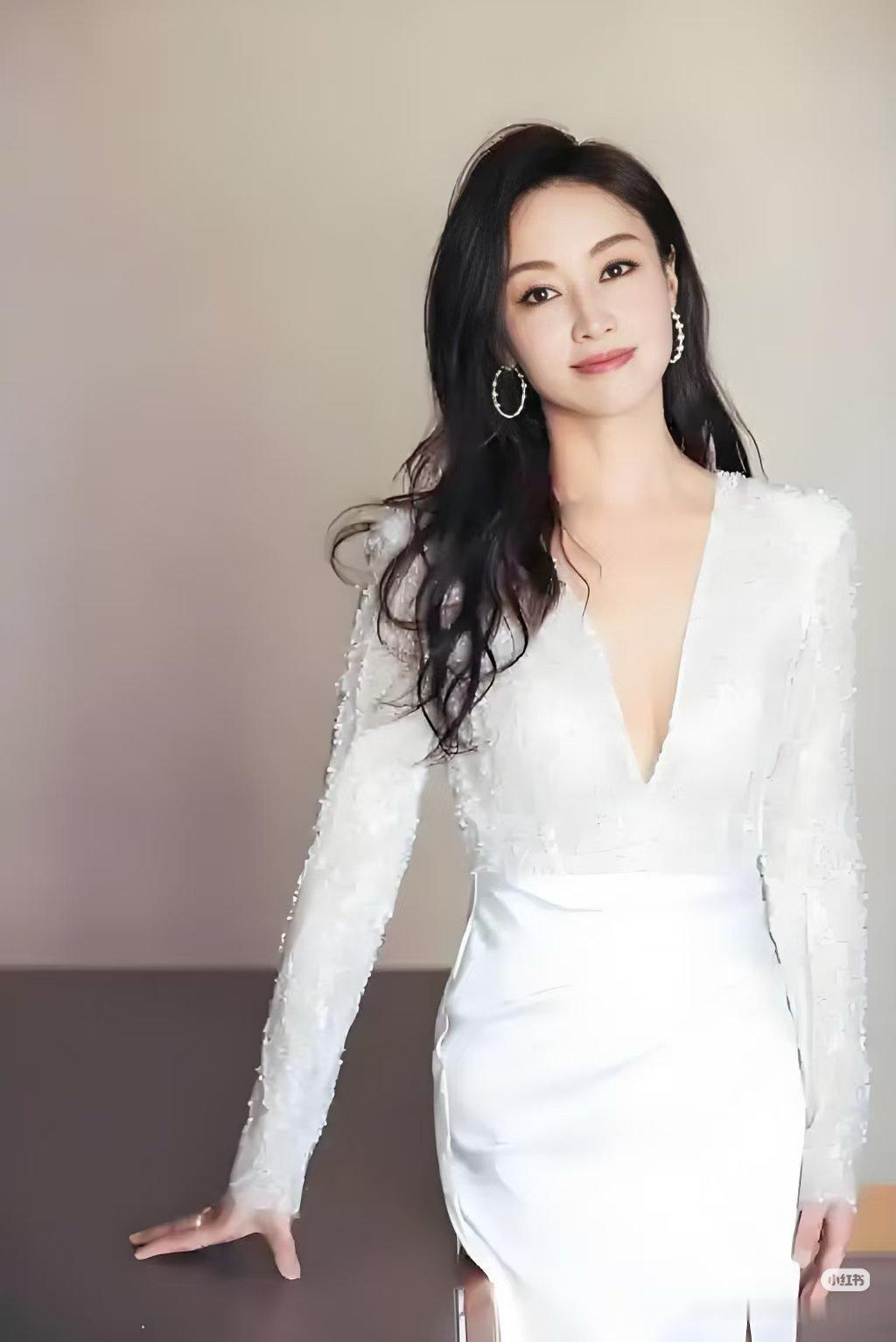 赵子琪说稳稳接住这一波流量谁还没被赵子琪圈粉啊！真实得像身边朋友，不装不端不演，