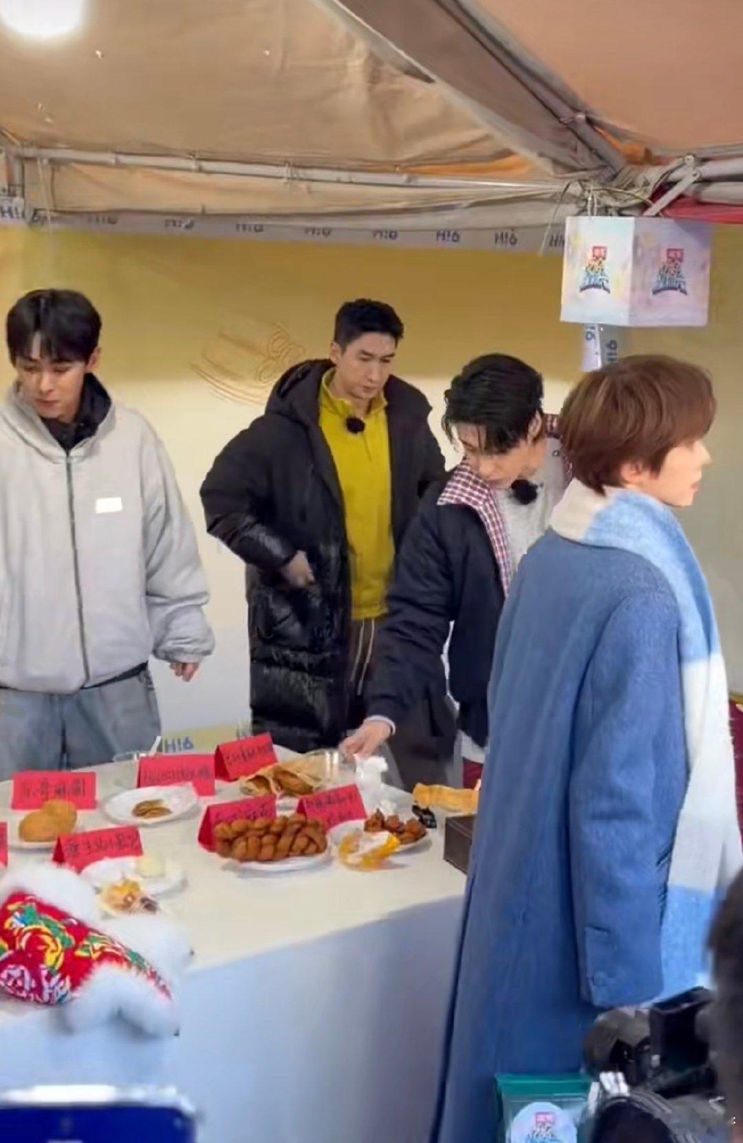 唐九洲长春录制光顾吃了 这才是回家的正确打开方式吧！九州沉浸式干饭，腮帮子鼓鼓的