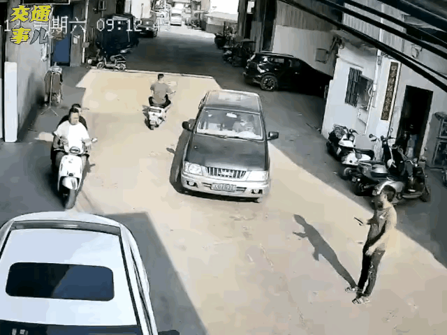 用生命去挡车，什么时候也不能干这样的傻事！