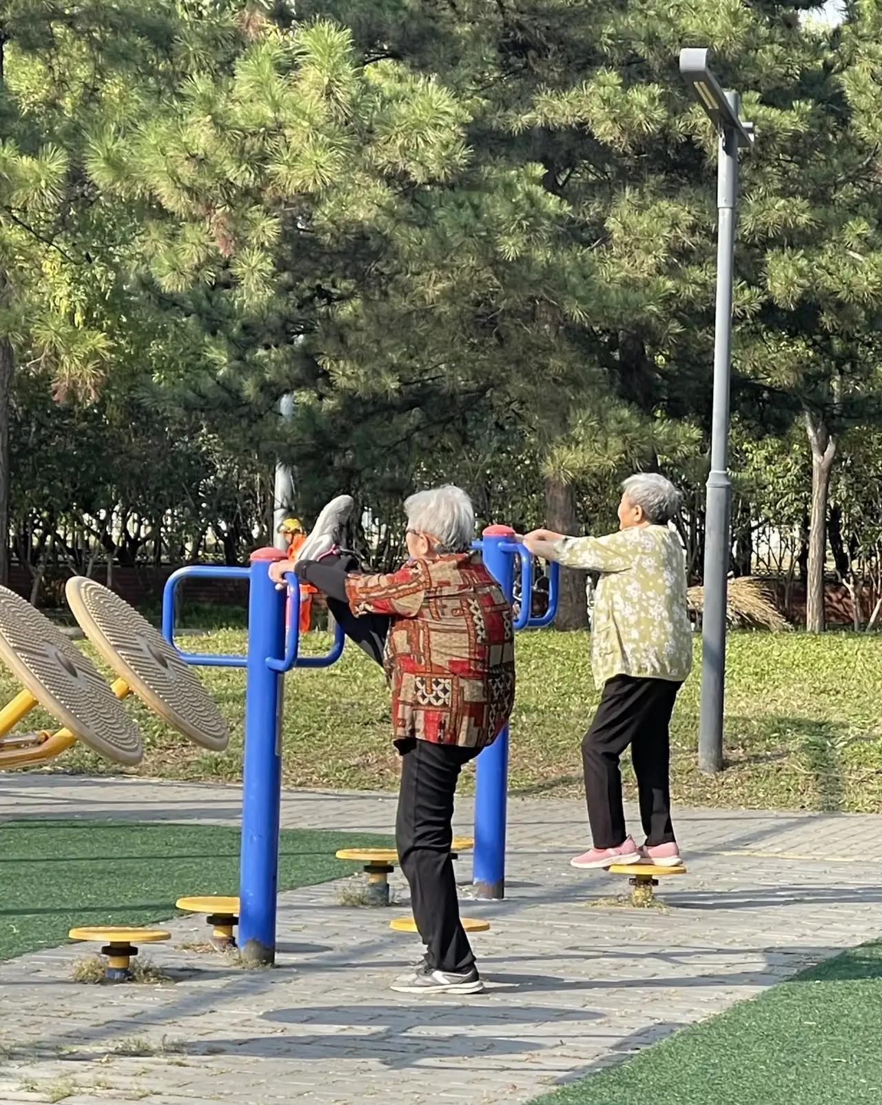 生活观察家说：
“你就记住，那些对待身体从来不节制，从来不运动，一有空就躺平刷手