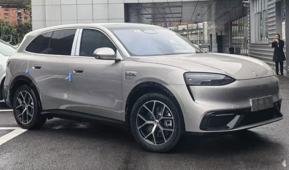 问界m6 痞帅痞帅的新能源汽车