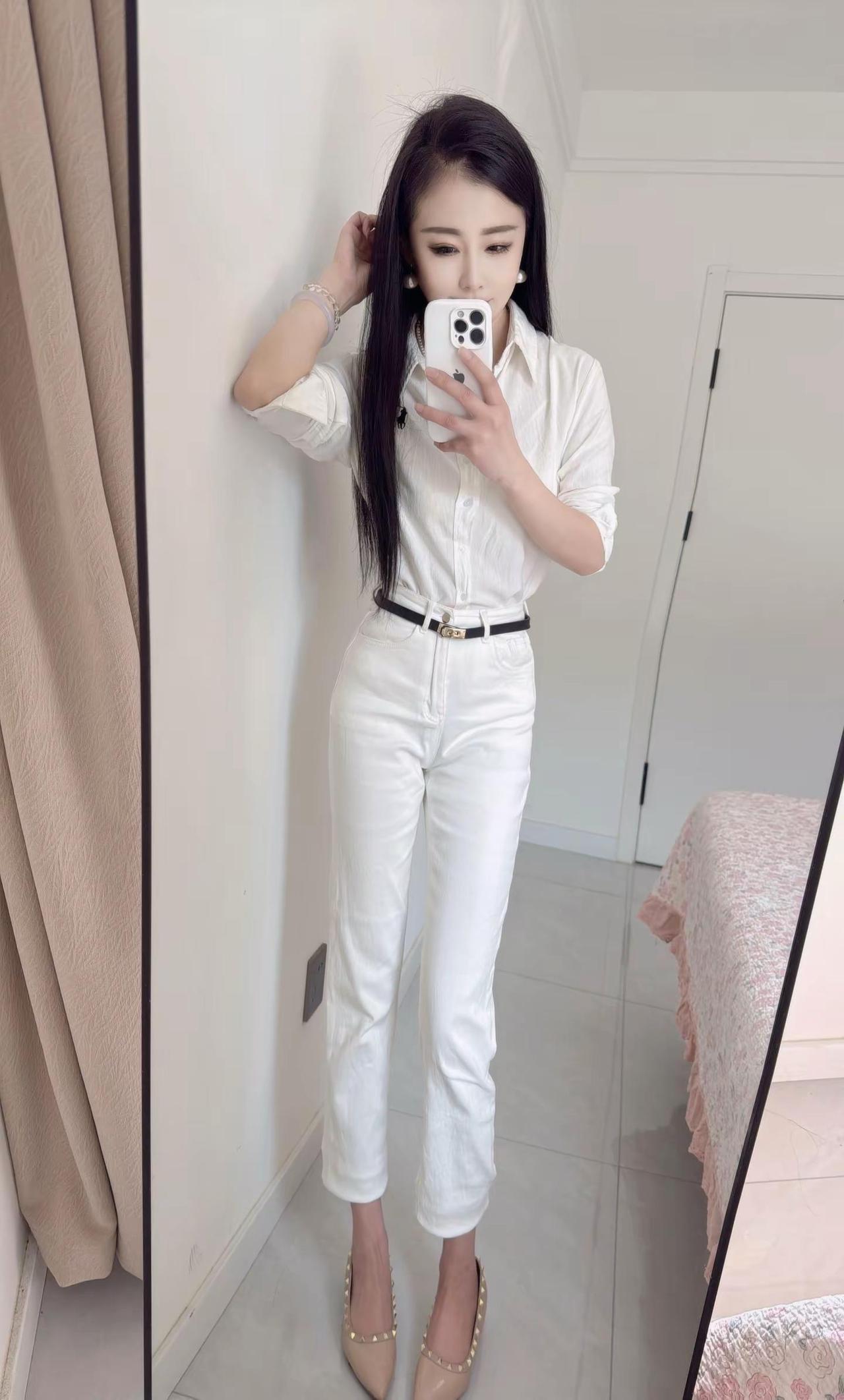 最硬的后台，是账户余额       最稳的安全感，是凡事靠自己…”随性穿搭