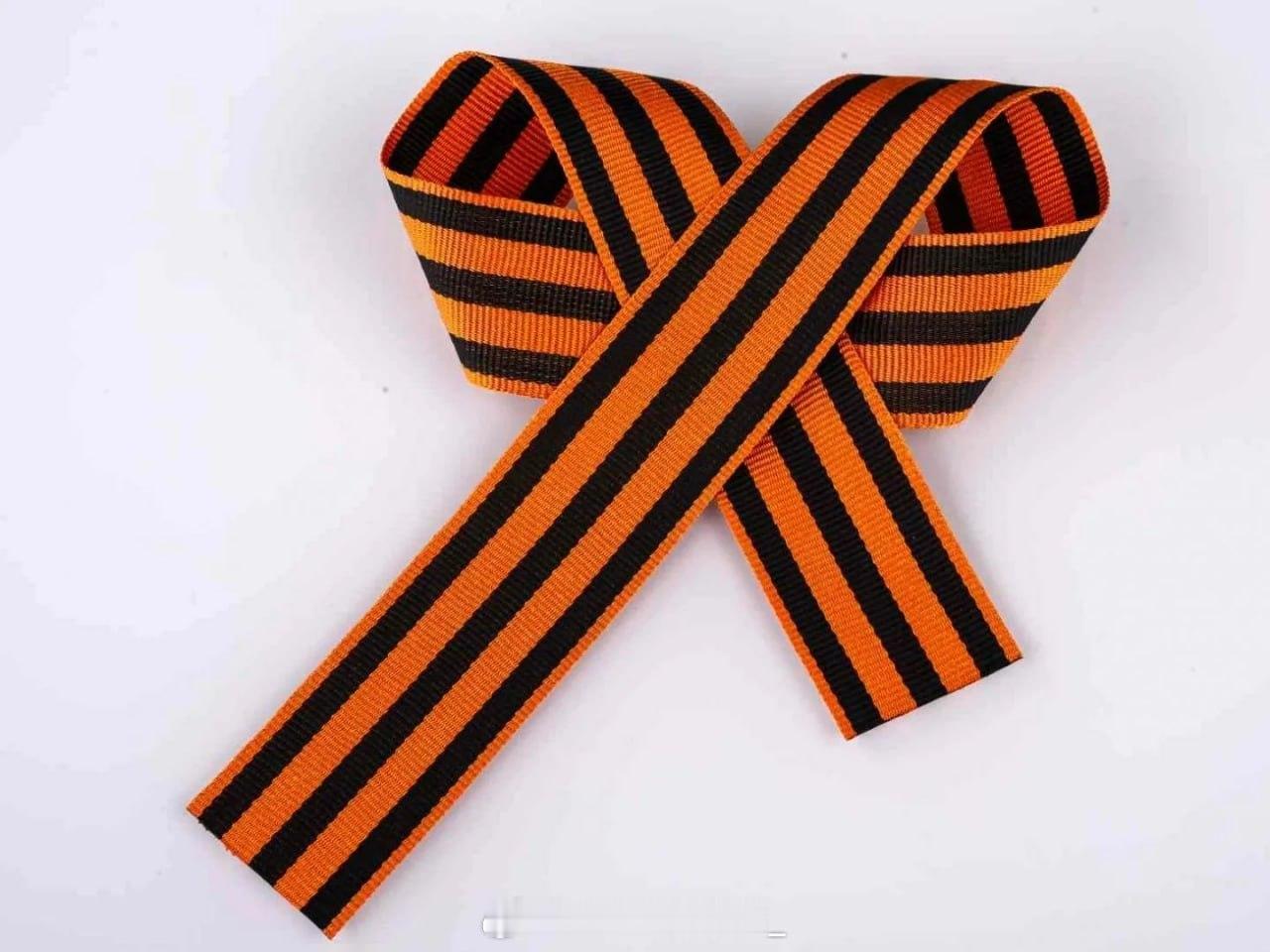 律师提醒：公开亵渎圣乔治丝带最高可面临五年监禁。违法者可能面临200万至500万