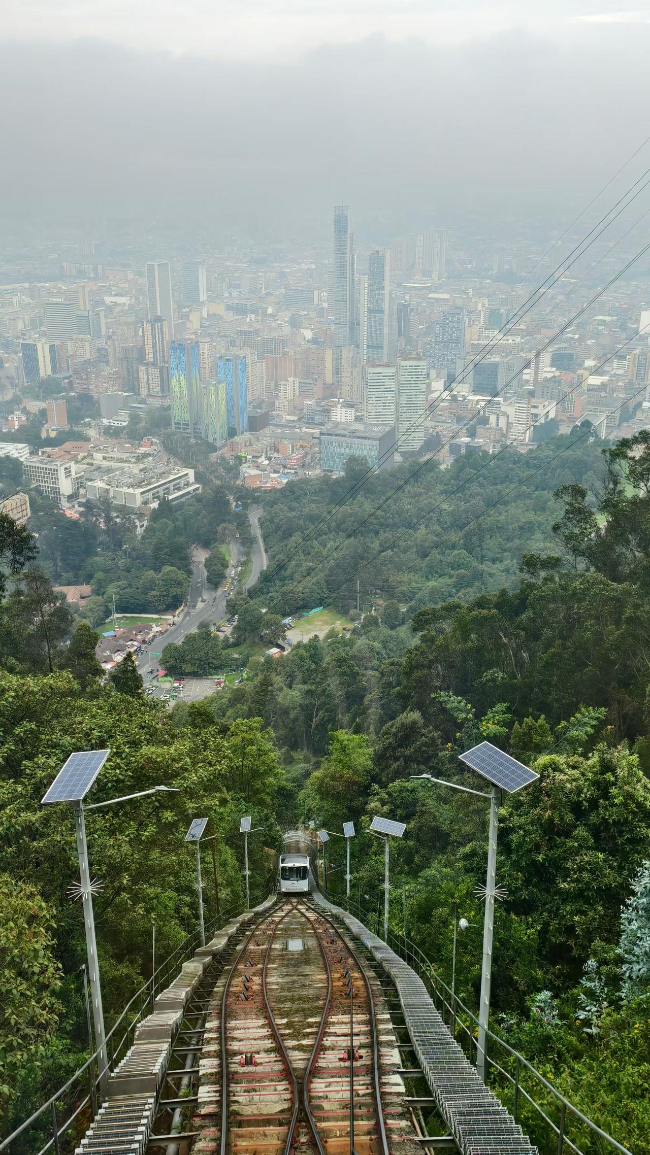波哥大，“黄金国度”哥伦比亚🇨🇴的首都，这座由西班牙殖民者始建的老城，是马尔