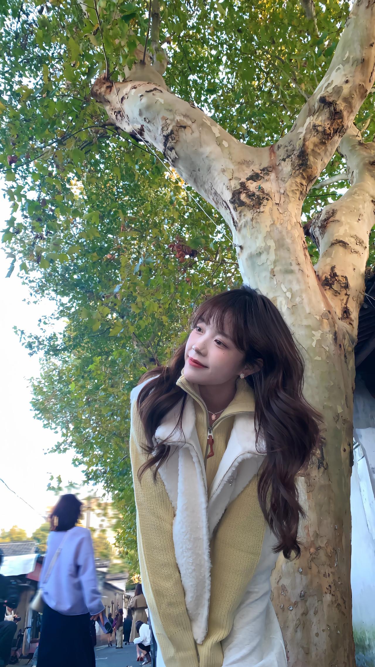 我在出片前线  躲开人人人的秋日落叶照  穿搭分享