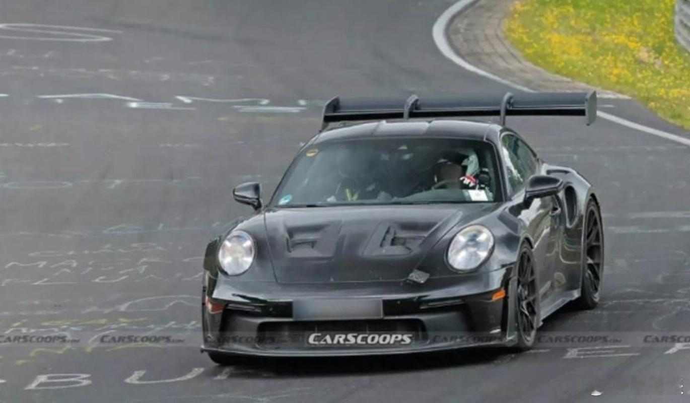 新款#保时捷911 GT3 RS#测试车谍照曝光，新车基于新款#保时捷911# 