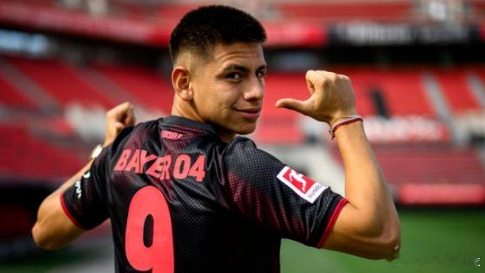 据德国《图片报》报道，今夏被曼城租借至勒沃库森的19岁小将埃切维里，由于难觅出场