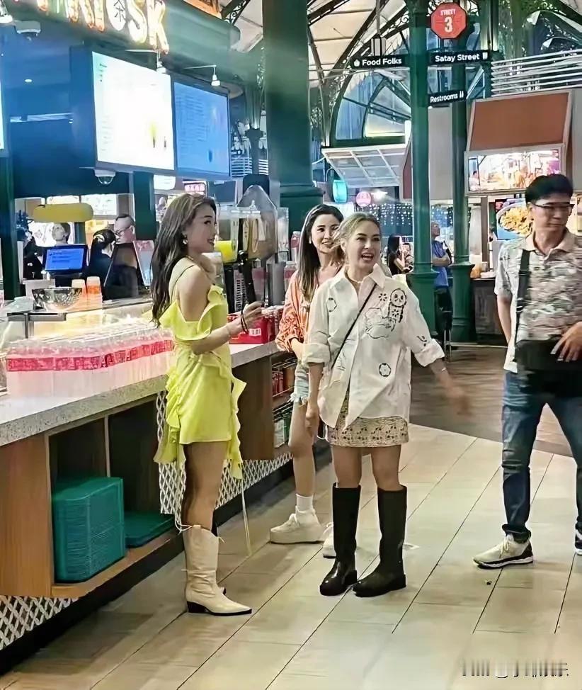 钟欣潼好矮也不影响她是神颜！她和容祖儿的高低萌差特别明显。这些不算啥，她的衣品真