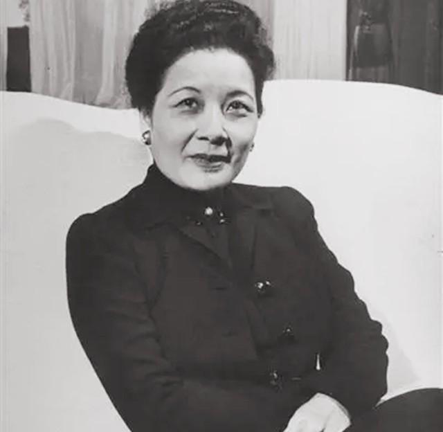 孔令俊街头杀警后当众喊宋美龄“妈咪”，为何杀人犯又能在街上大摇大摆行走？
194