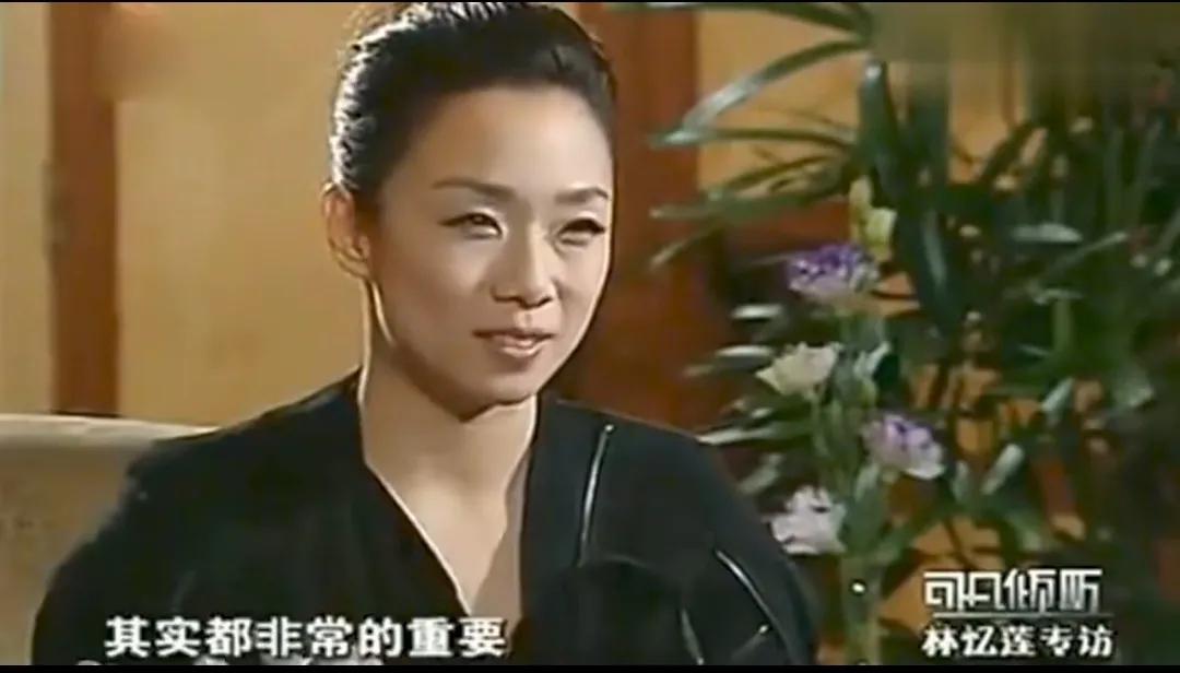 真得蛮喜欢林忆莲!虽然大众的审美观里，林忆莲真得算不上美女!

但是我真的不觉得