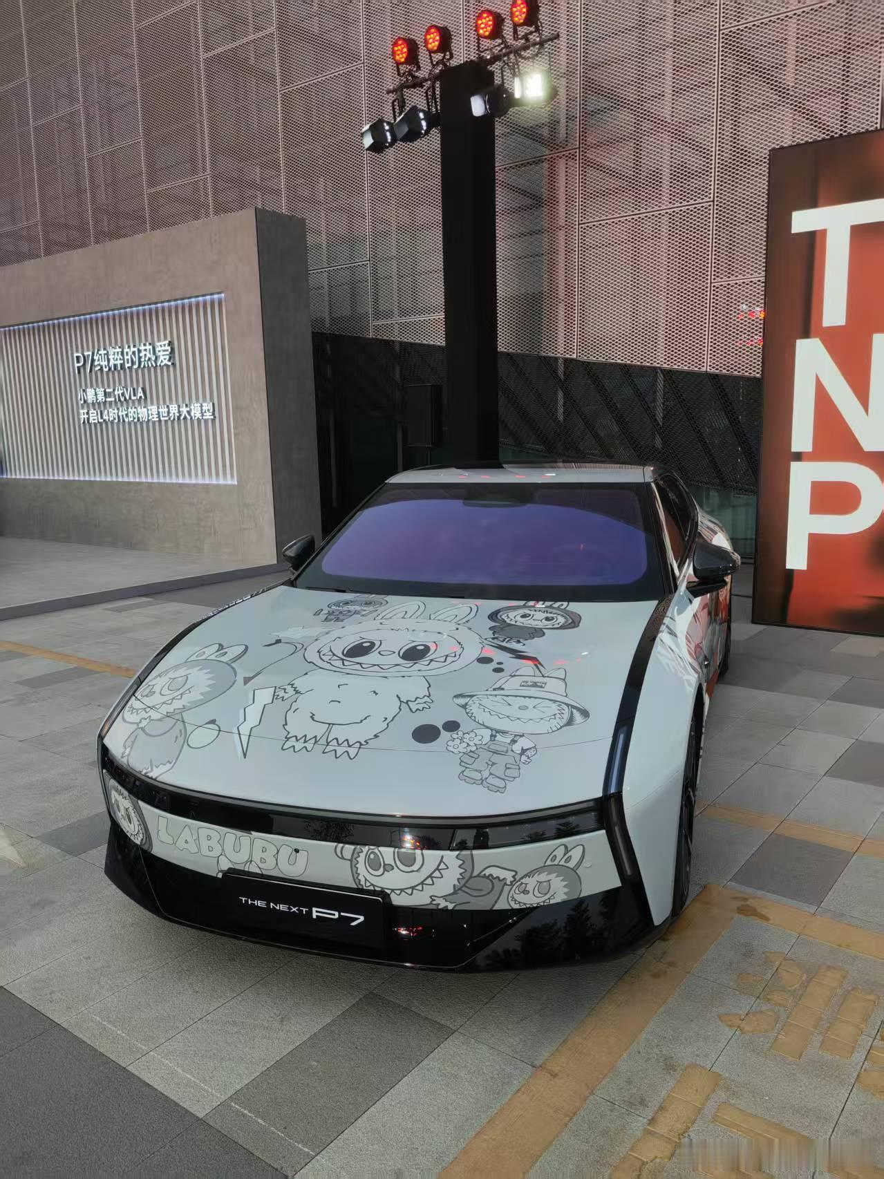 小助理我替朵姐来参加P7鹏友聚会咯！我最喜欢的是红色新P7，你们呢？ 