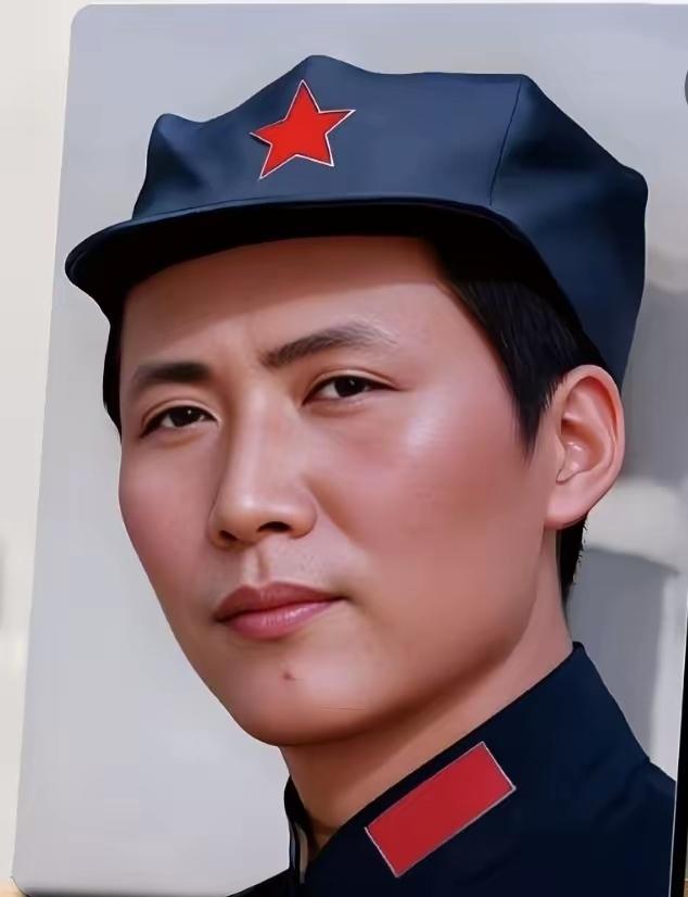 他本该在南京的官邸里喝茶，却把笔搁下，换上一双草鞋扎进山里。母亲、妻子、胞弟、儿