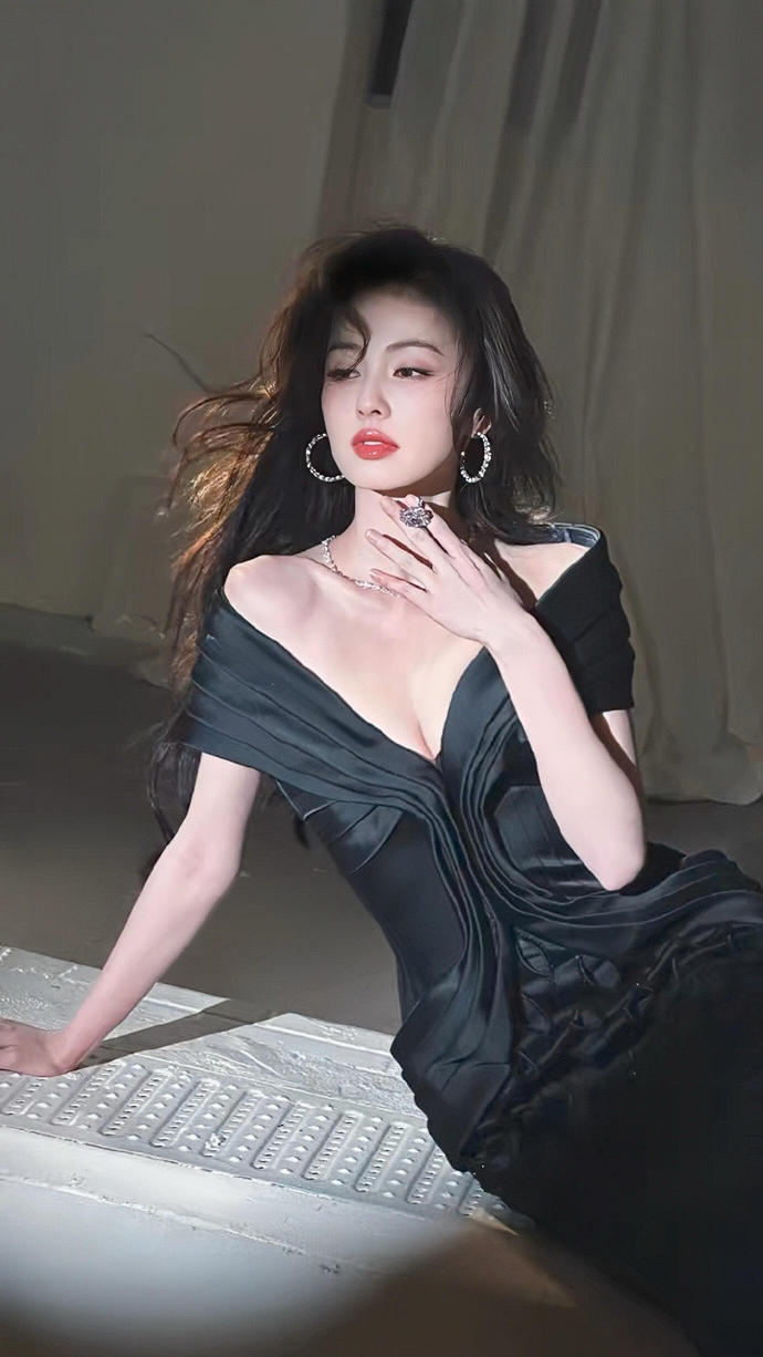 白鹿身材太硬了 