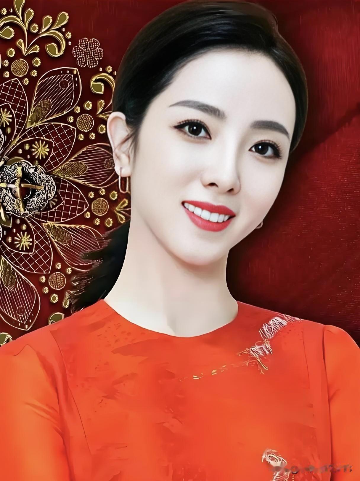 李思思，央视当家花旦，从《挑战主持人》冠军到春晚舞台常青树。她端庄大气、知性优雅