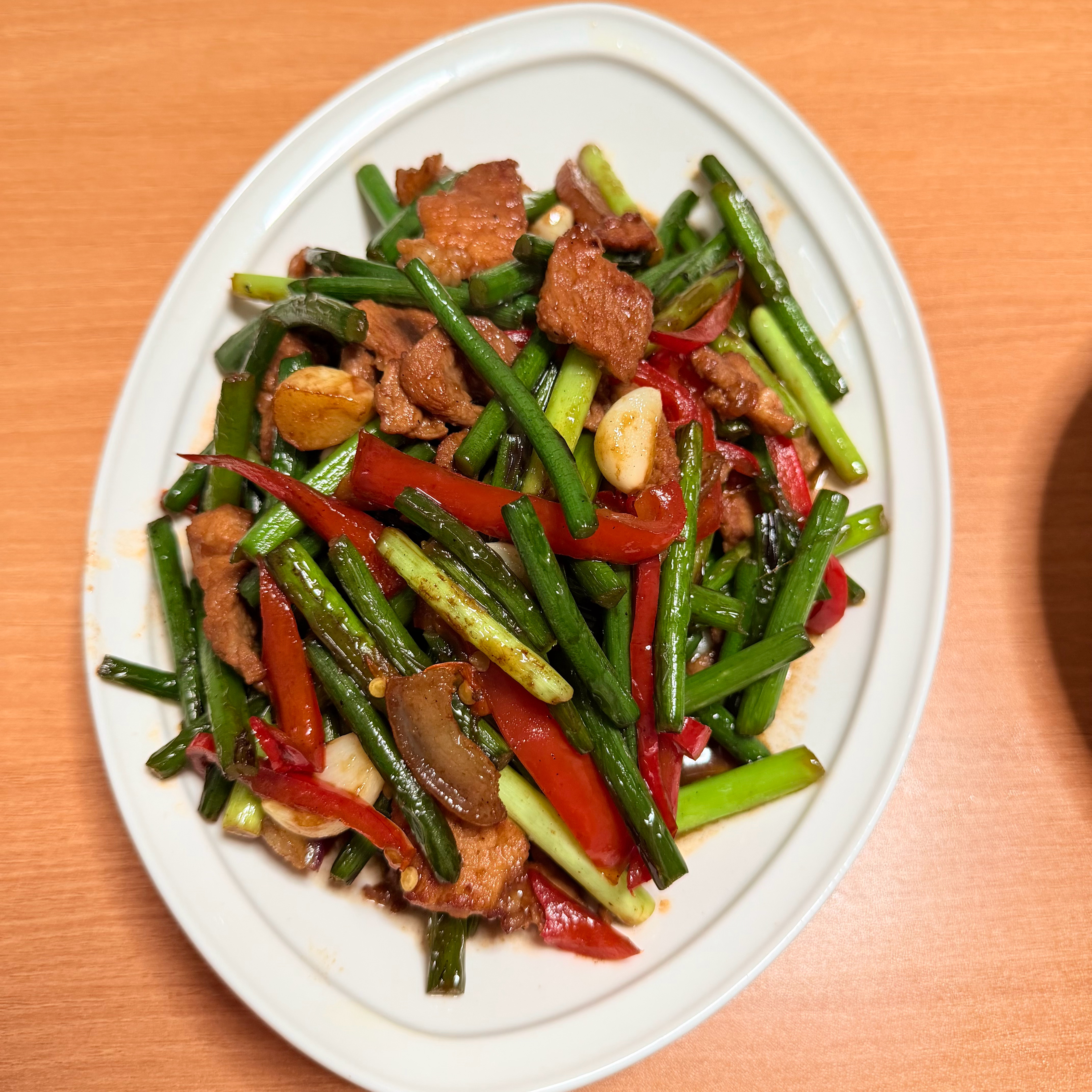 午饭吃什么好呢  想来想去当然还是自己下厨啊还是自己做的好吃   比外卖强多了两