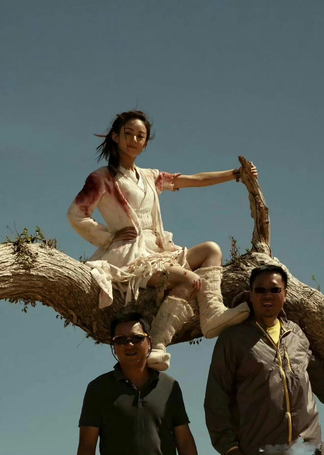 借着粉底液将军的嘲风，楚乔传又火了，虽然这部剧注水塞网红，但赵丽颖的将军好哇 