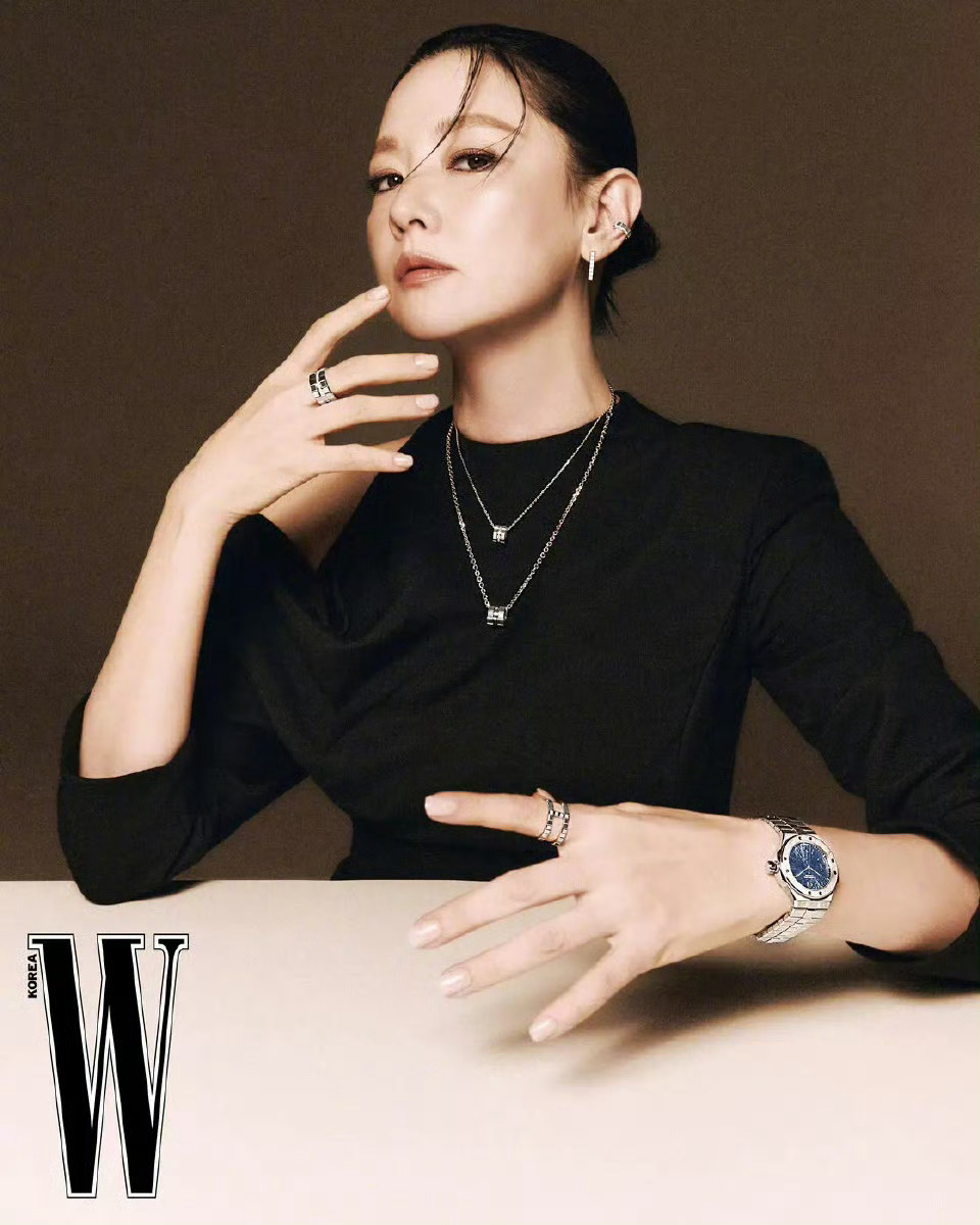 李英爱 W Korea 2025年四月电子刊封面萧邦Chopard珠宝 ​​​