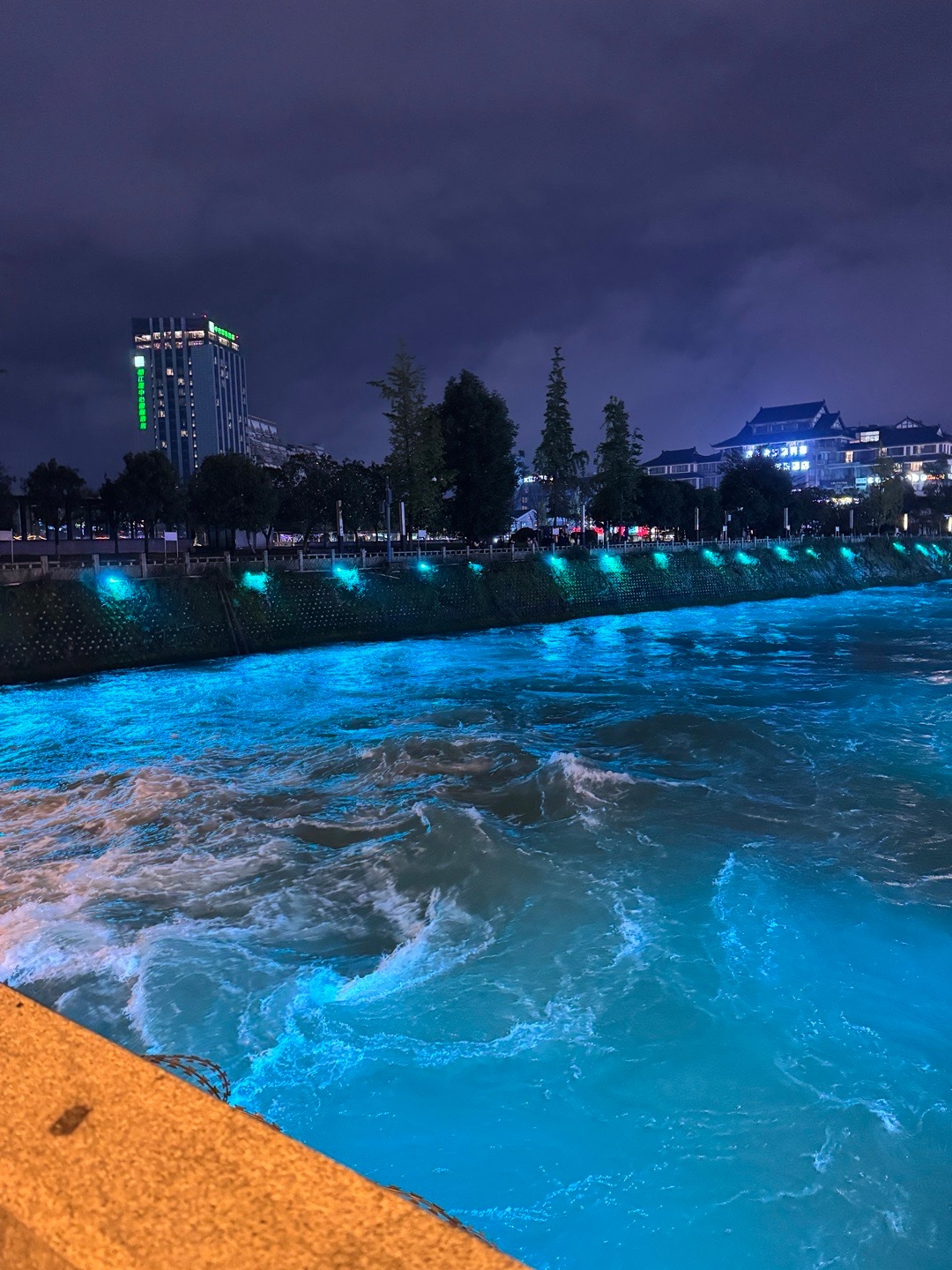 “明天去哪玩呐～ ”  ​​​