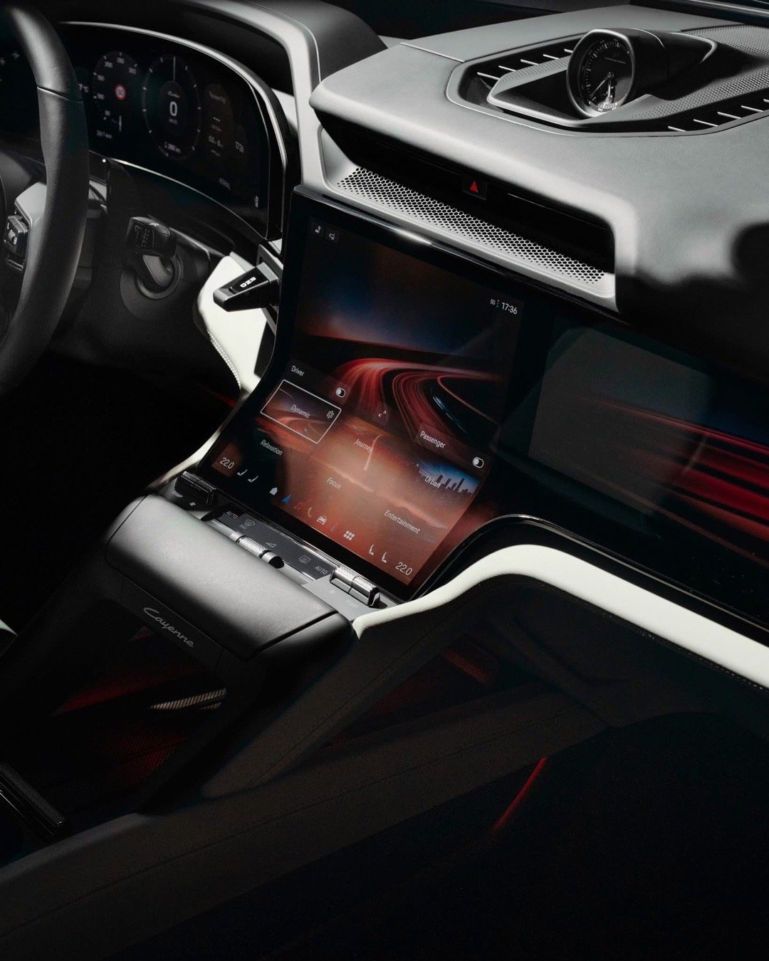 纯电保时捷Cayenne，这台车值得一试，有些技术和理念，是有前瞻性的。 汽场全