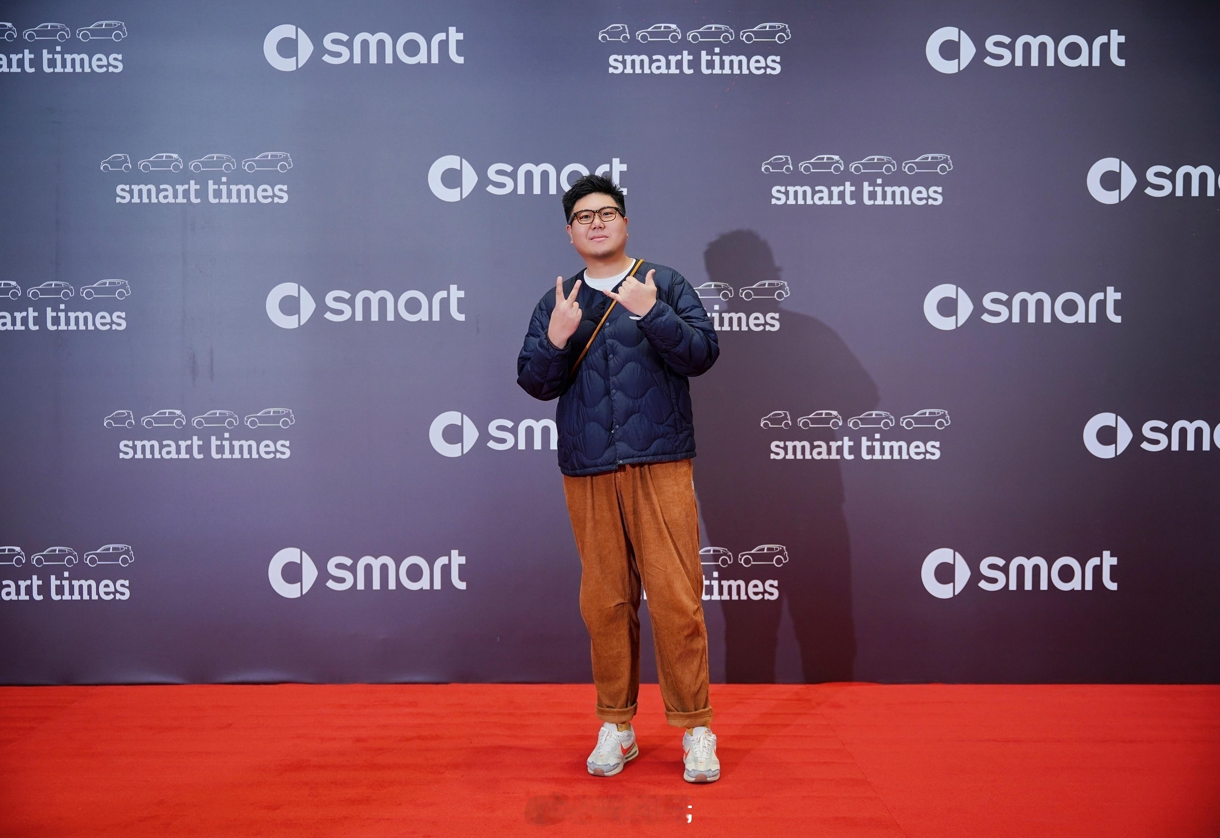 请问，这张照片拉长了多少