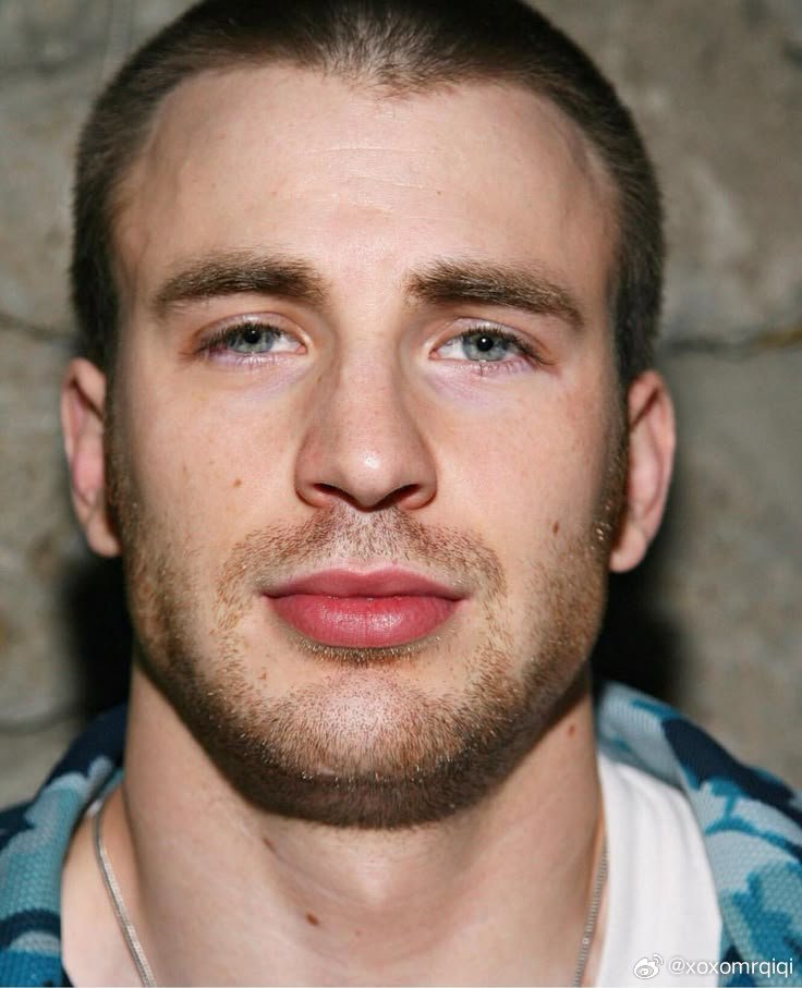 经典回顾美队Chris Evans 本来想分享一段无伤大雅的家庭游戏视频，却意外