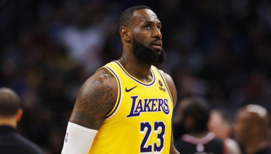 詹姆斯20分9篮板8助攻2盖帽！湖人惨败开拓者，遭遇两连败！湖人vs开拓者