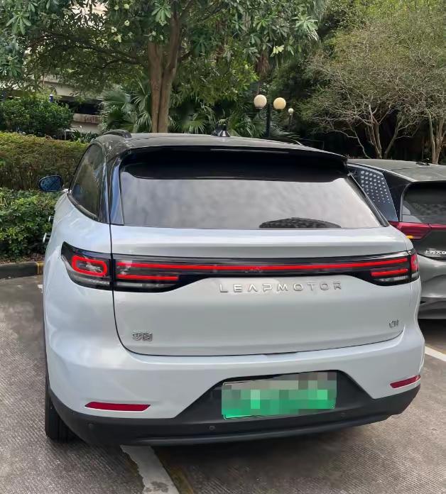 充电枪冻在车上的时候，可千万别使蛮力硬拽！

我前几天就经历了这么一遭。晚上零下