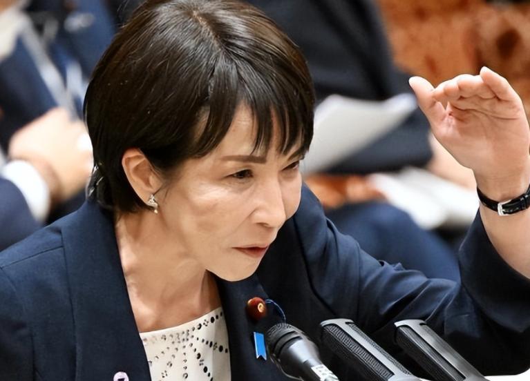 79岁老将临危受命参加北京香山论坛，高市内阁大换血，或加快日本“再军事化”进程。