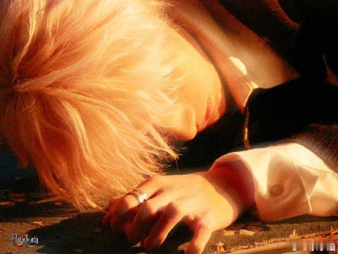 余宇涵新歌pandora上线 谁还没听余宇涵新歌我真的会伤心！完成度超高，细节拉