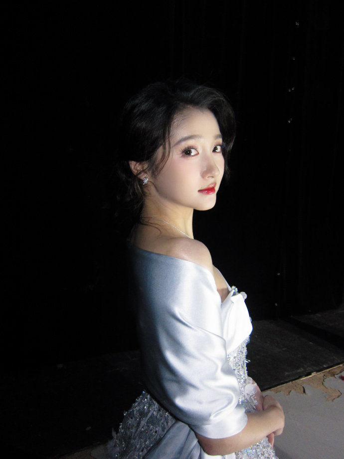 关晓彤一套造型后是另一套新的造型关晓彤解锁不同风格关晓彤一套造型后是另一套新的造