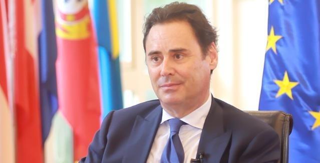 欧盟终于知道恐惧！欧洲高官对中国放低姿态，请求中方能对他们高抬贵手。“恐惧”这个