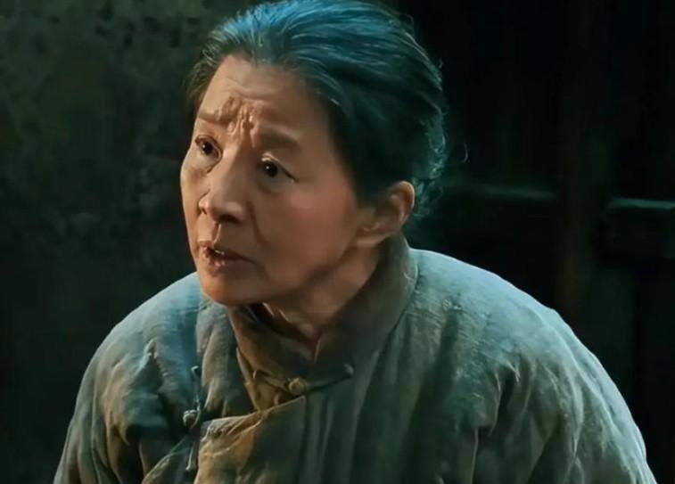 迟鹏老师没有拿奖，说明了一个问题，奖不值钱。迟蓬老师是生万物里面的灵魂人物。
 