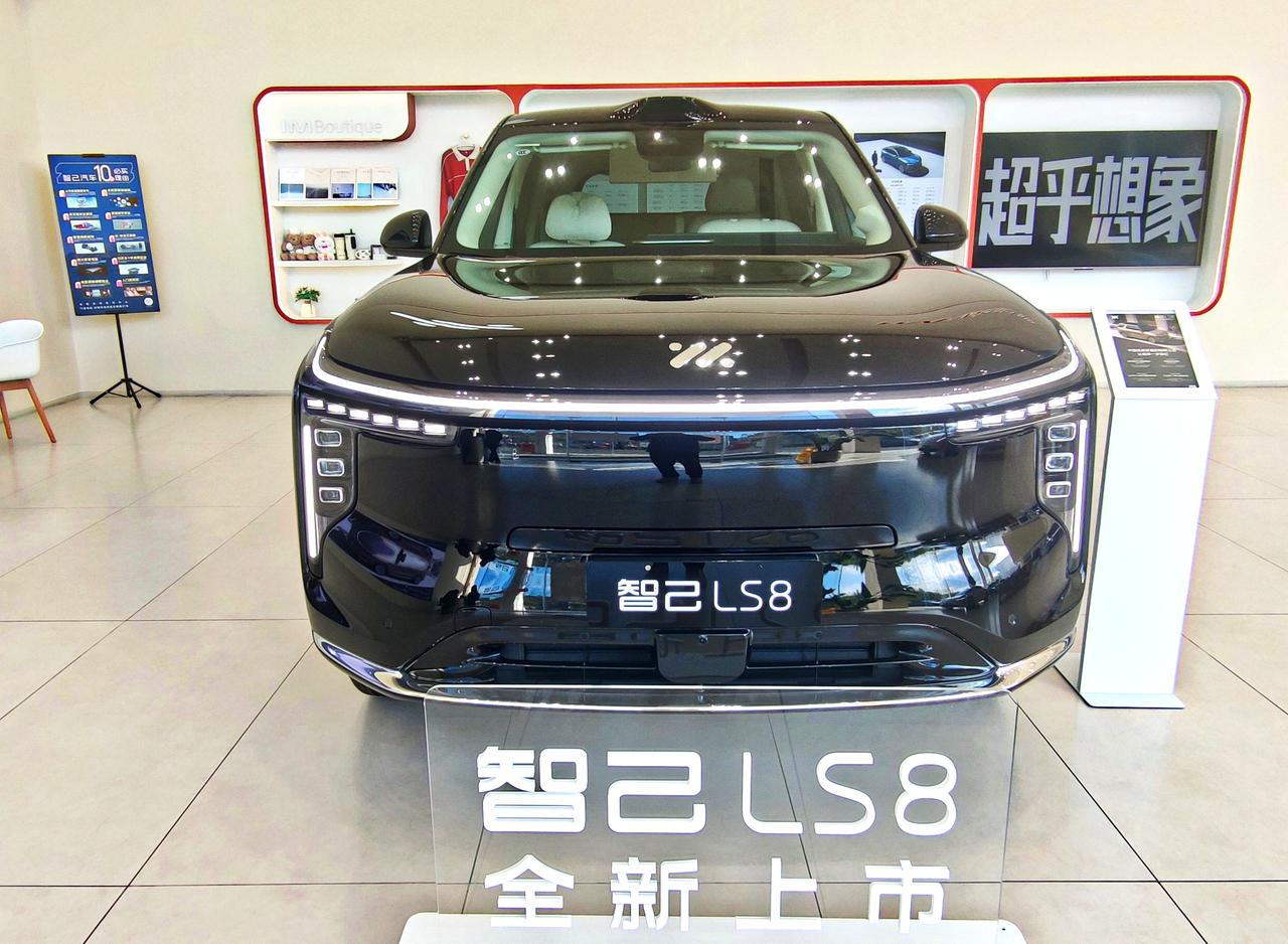奢享大六座SUV《智己LS8》
   2026年4月16日智己LS8正式上市，成