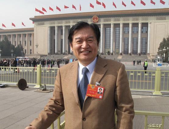 他执笔半部国产主旋律经典，用笔镌刻时代风骨，被称影坛良心编剧
 
王兴东，195